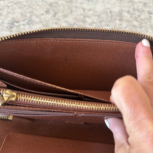 AUTHENIC LOUIS VUITTON LARGE ZIPPY ORGANIZER  WALLET IN MONOGRAM - Picture 6 of 10